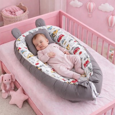 Bebe-endormi-paisiblement-dans-son-cocon-bebe