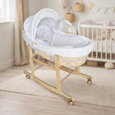 Couffin-en-osier-pour-bebe-confort-et-elegance