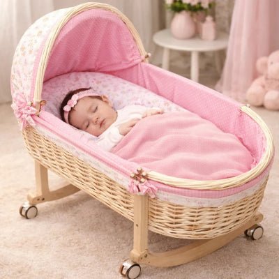 Couffin-osier-securitaire-pour-bebe-dort-en-profondeur