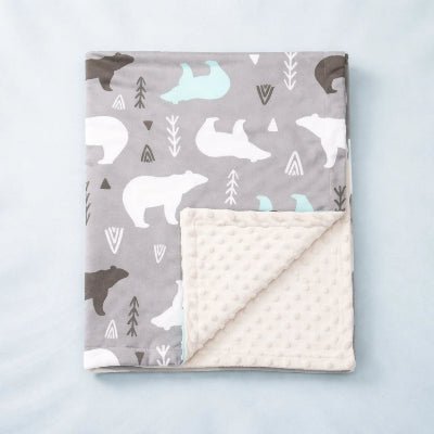 Couverture-en-polaire-bebe-ave-_motifs-forestiers