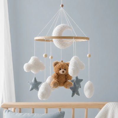 Mobile-bebe-pour-lit-des-textures-douces