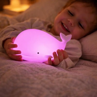 Veilleuse-baleine-repere_-assurant-face-aux-peurs-nocturnes